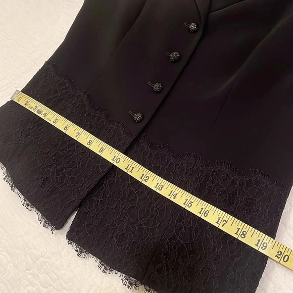 Tahari Lace Blazer Women’s 12 P Dressy Event Jacket Shoulder Pads Black Classic - Picture 12 of 16